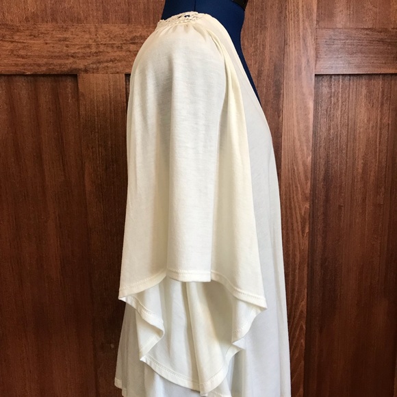 Lily White Top with Lace-Pattern on Back - Picture 5 of 7